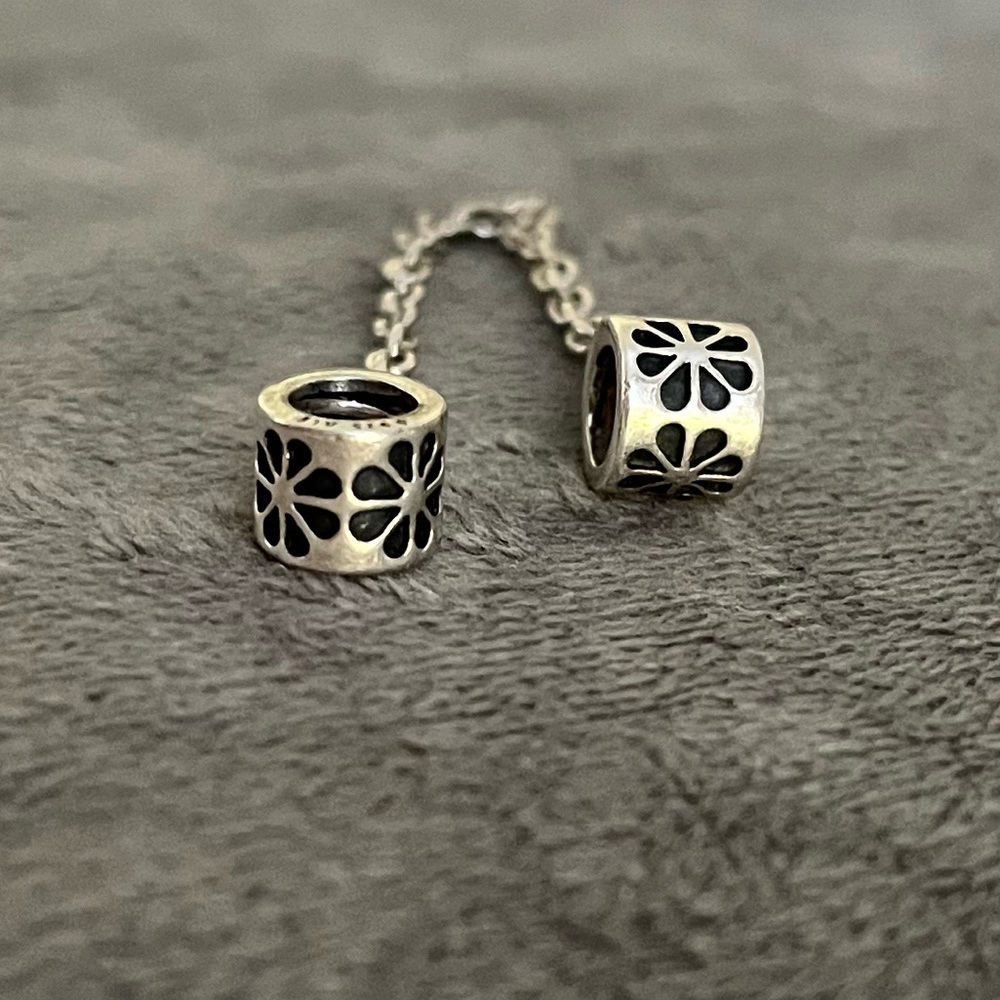 Pandora daisy safety chain